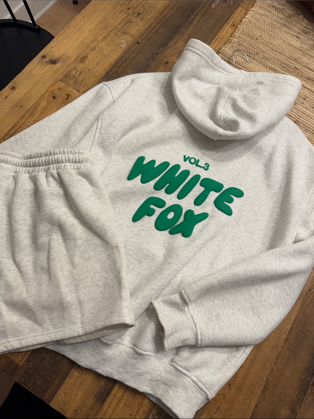 White Fox sweatshirt set - Picture 4 of 4
